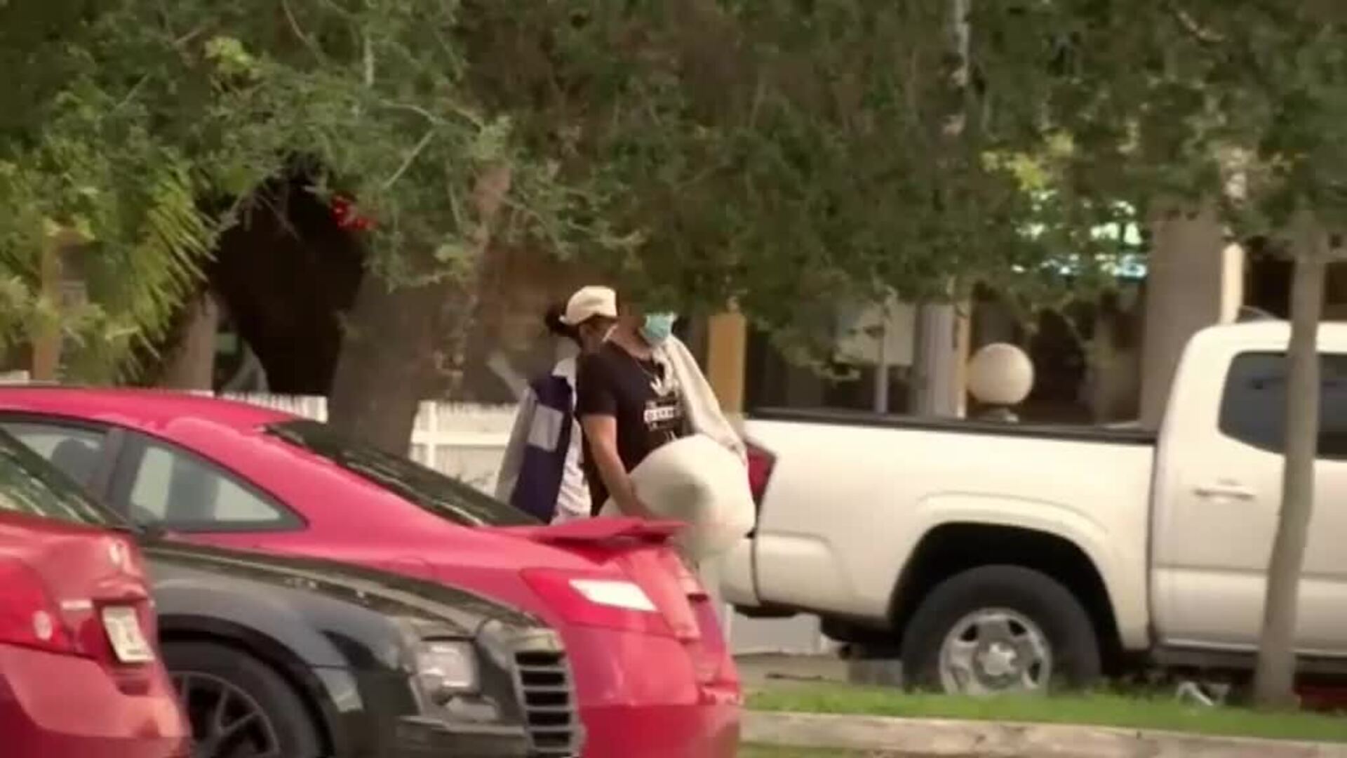 Evacuación de un edificio residencial en Miami