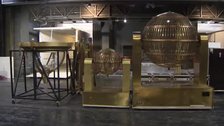 Llegan los bombos del Sorteo Extraordinario de la Lotería de Navidad al Teatro Real