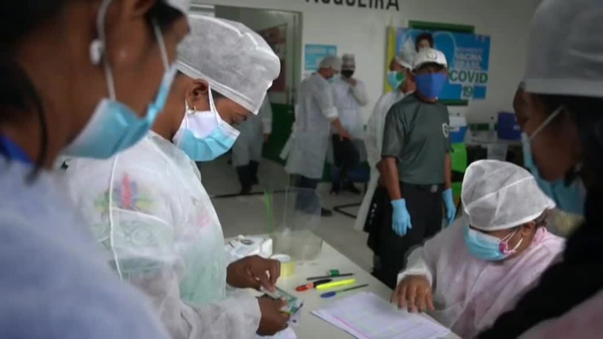 Brasil comienza a vacunar a la población indígena