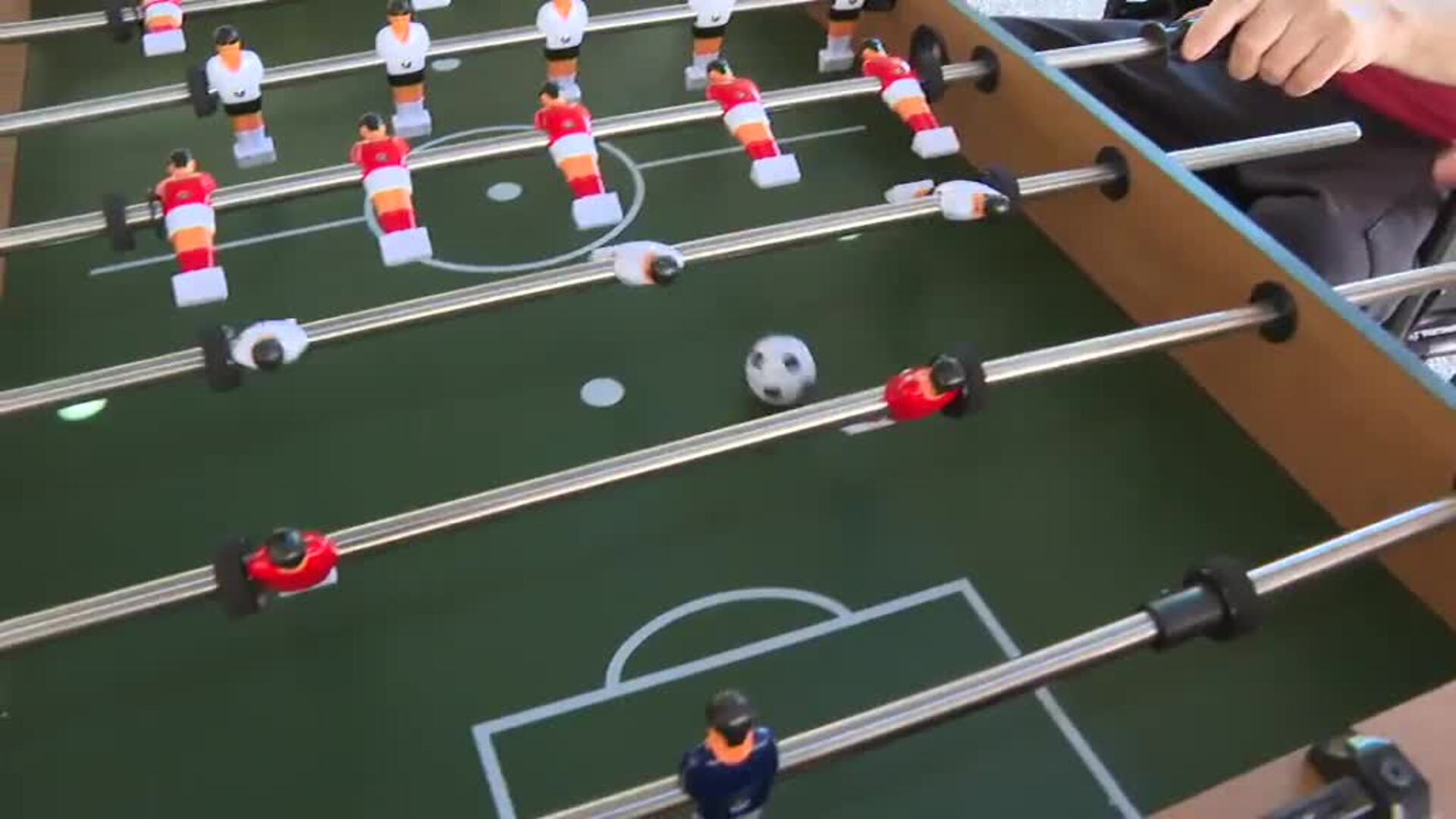 Un campamento de verano intergeneracional reúne en residencias de ancianos a niños y mayores