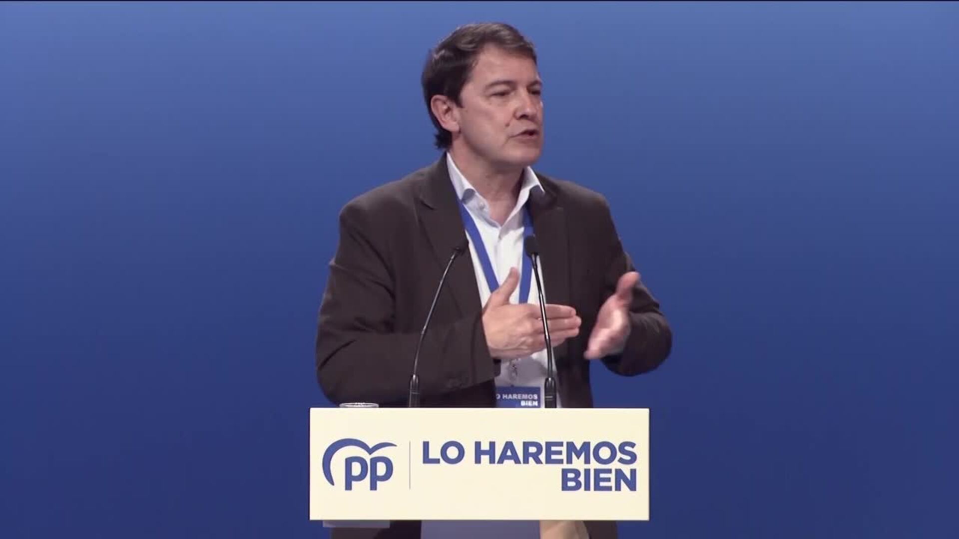 Mañueco a Feijóo: &quot;Ha llegado la hora de coger las riendas del país&quot;