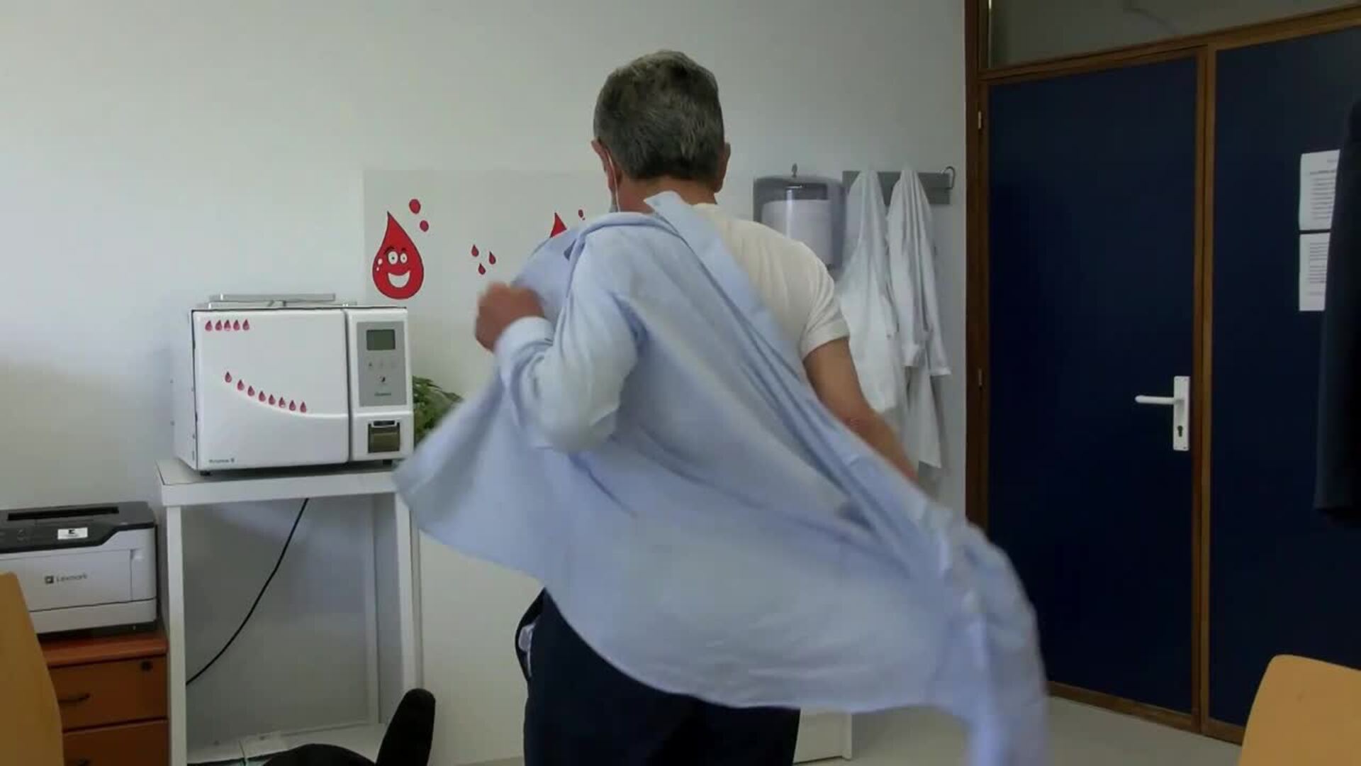 Revilla recibe la vacuna contra el Covid