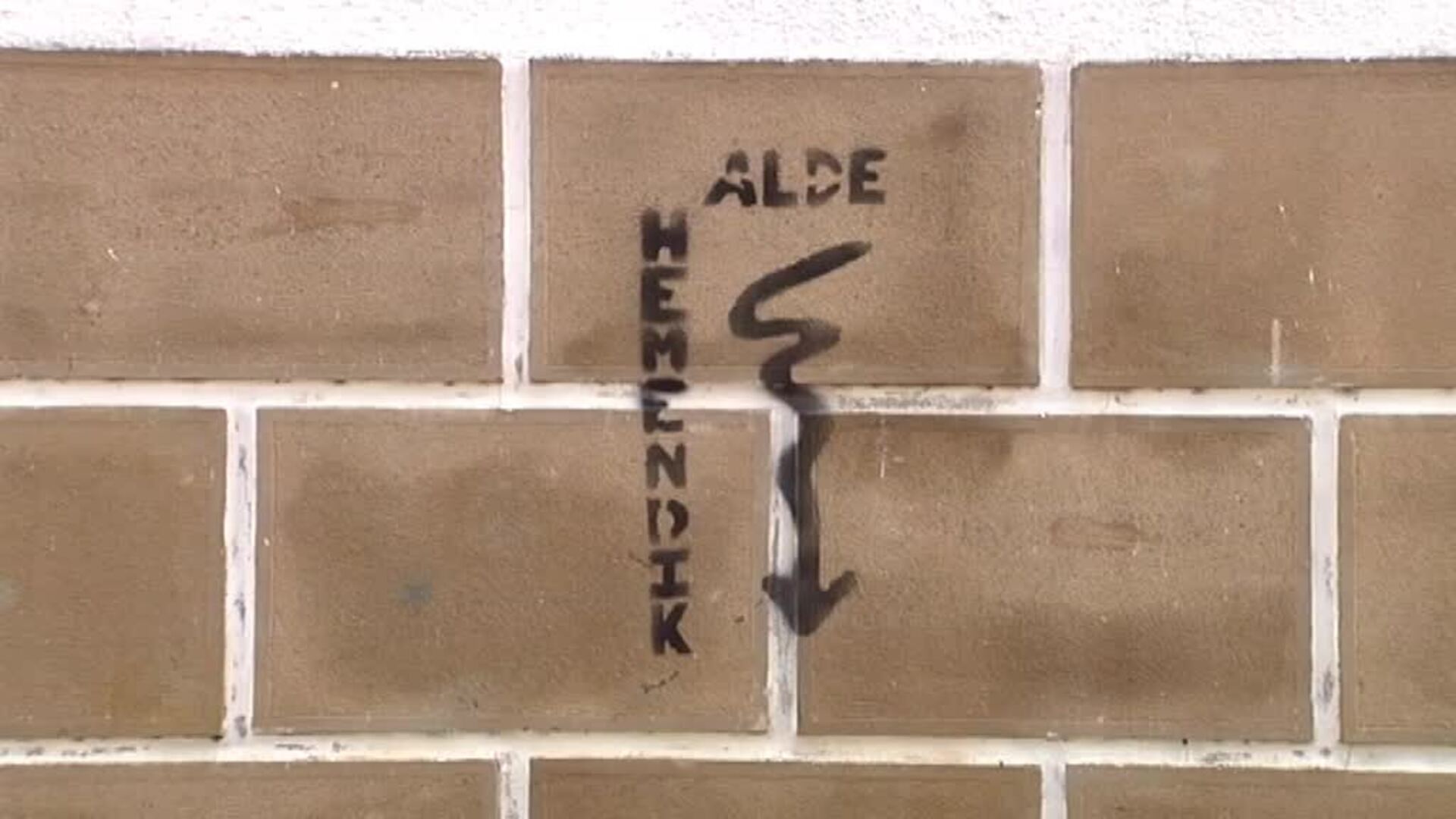 Aparecen pintadas contra la Guardia Civil en un colegio de Bera (Navarra)