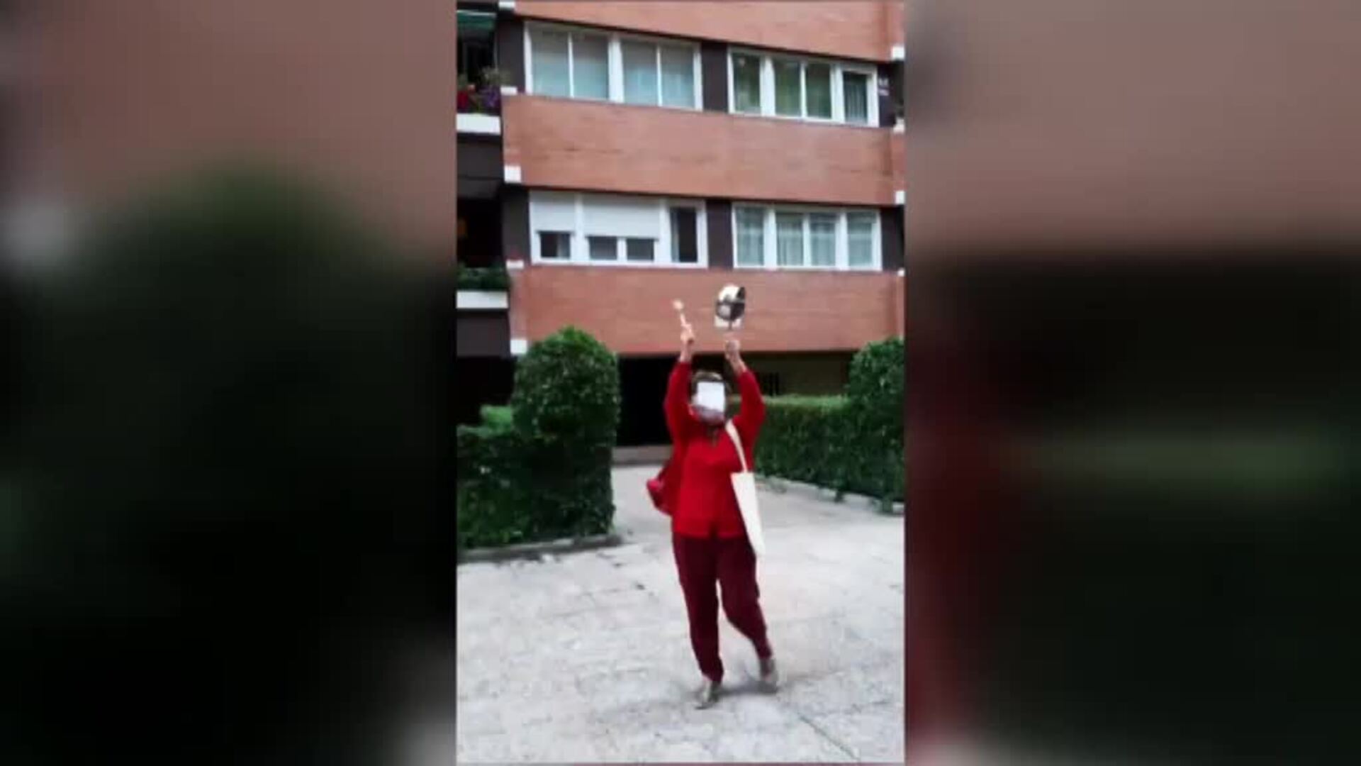 Caceroladas por la gestión del Gobierno en varias ciudades y municipios españoles