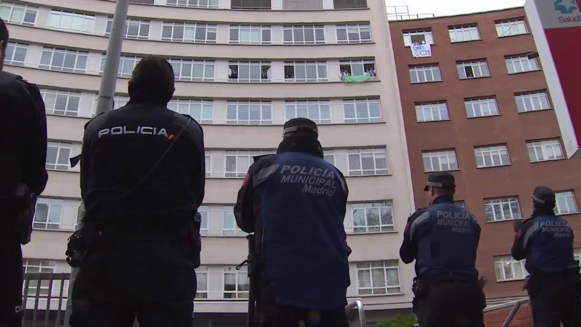 Emotivo homenaje a los sanitarios en la Fundación Jiménez Díaz