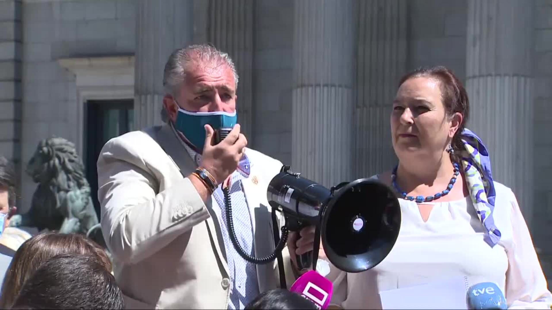 La presidenta de la AVT lee un manifiesto en memoria de todas las víctimas del terrorismo