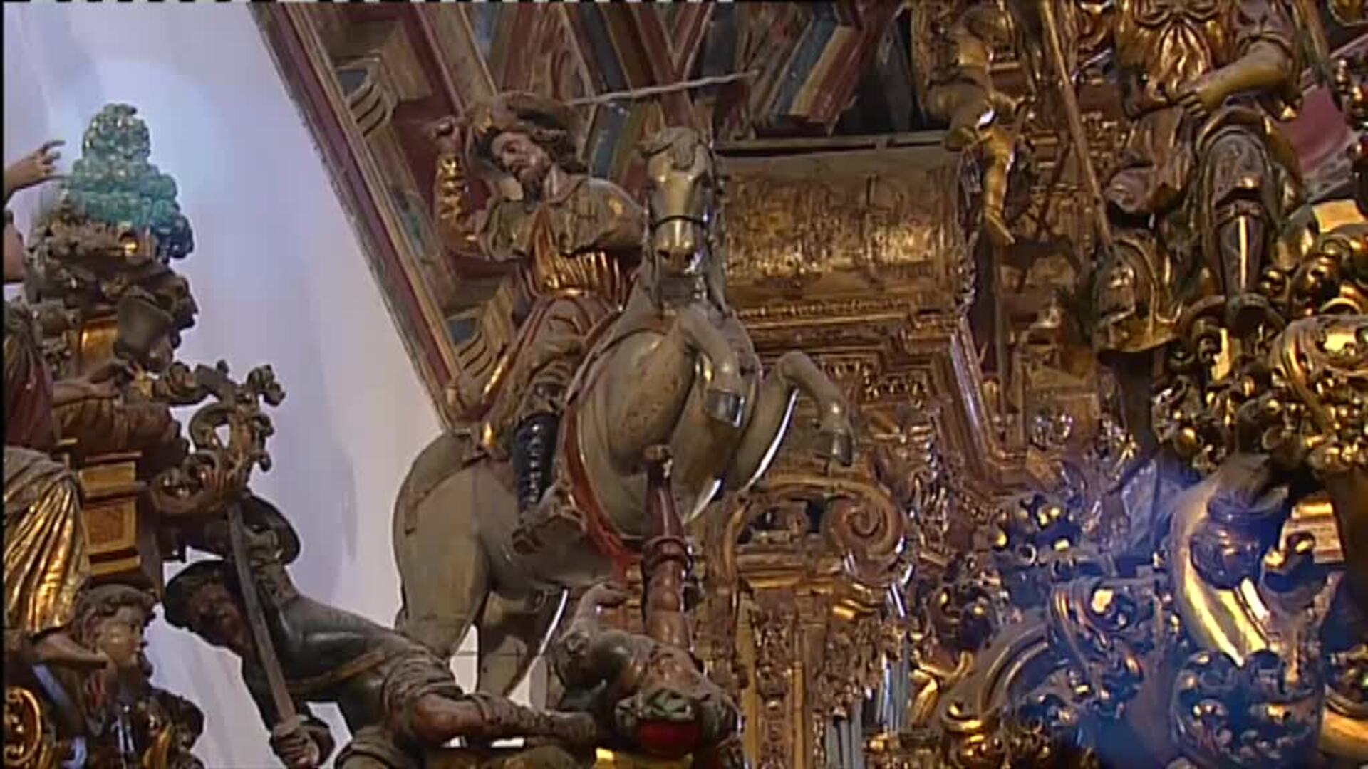 Los reyes presiden la ofrenda al apóstol en Santiago