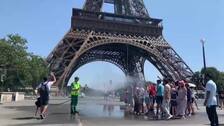 París cierra el útimo piso de la Torre Eiffel debido a las altas temperaturas