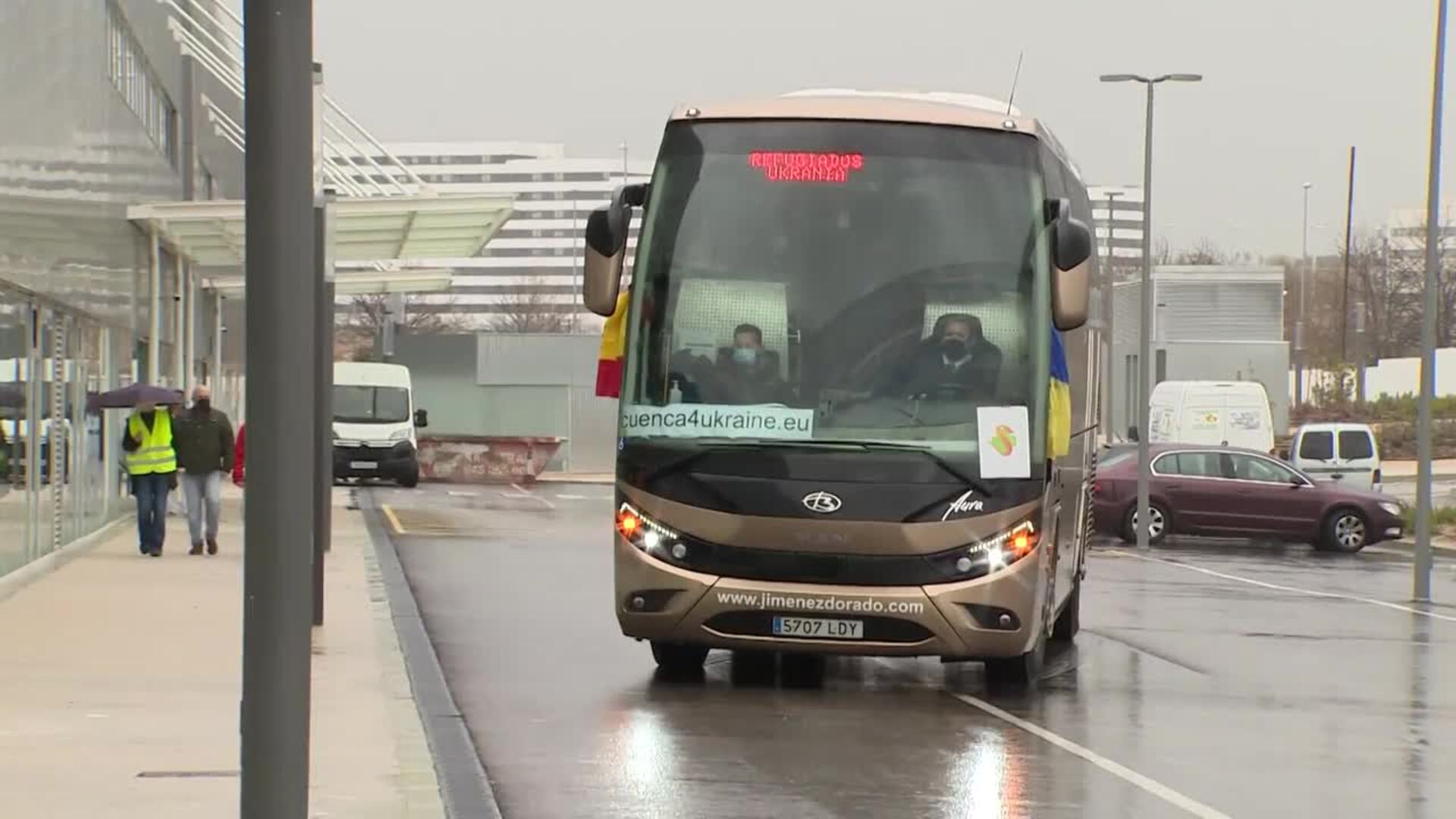 Llegan al Zendal 52 ciudadanos ucranianos procedentes de Cracovia (Polonia)