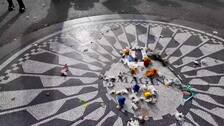 Fans rinden homenaje a John Lennon tras 45 años de su muerte en Central Park