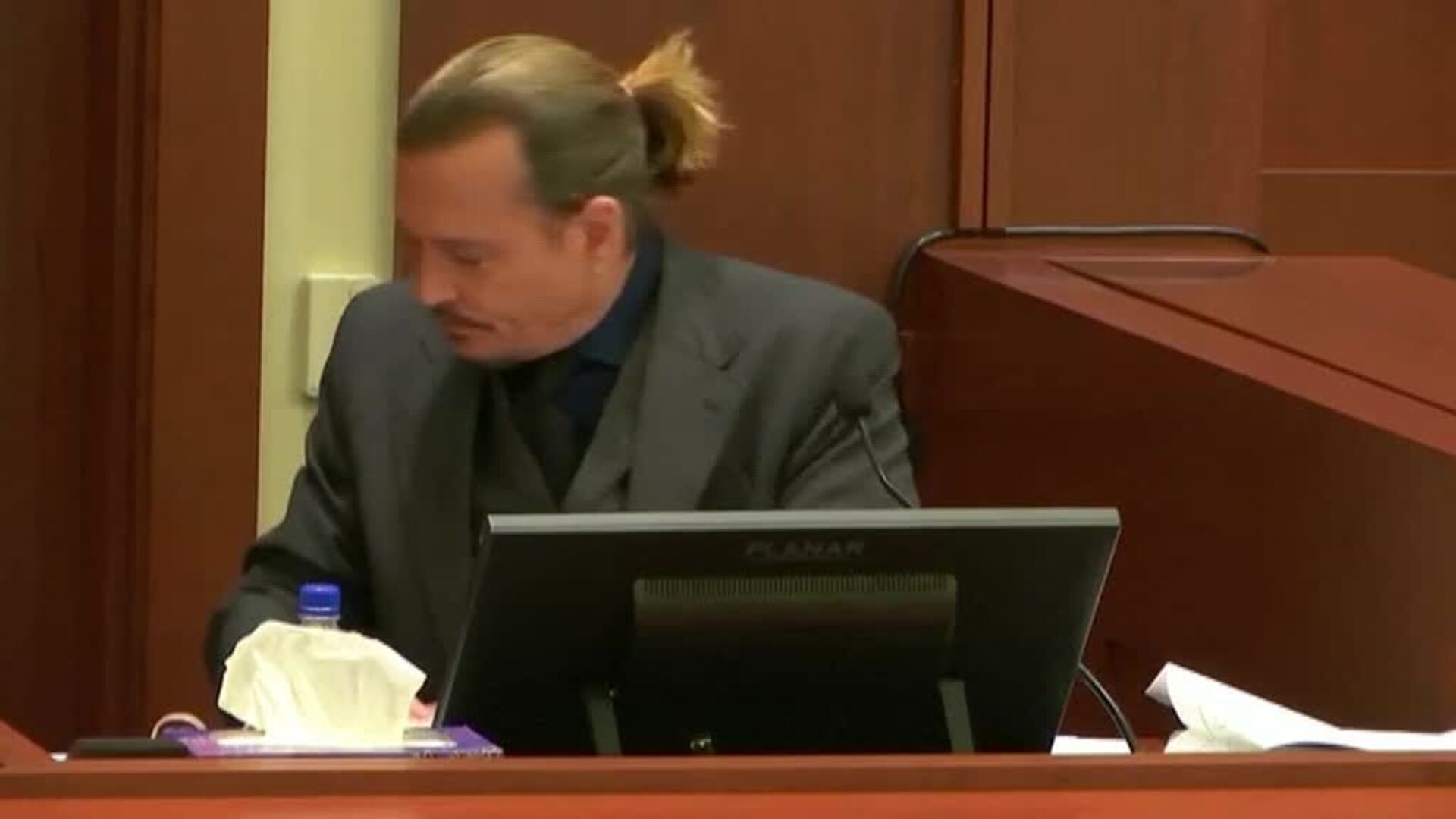 La ex mujer de Johnny Depp muestra en el juicio vídeos caseros del actor en actitud violenta