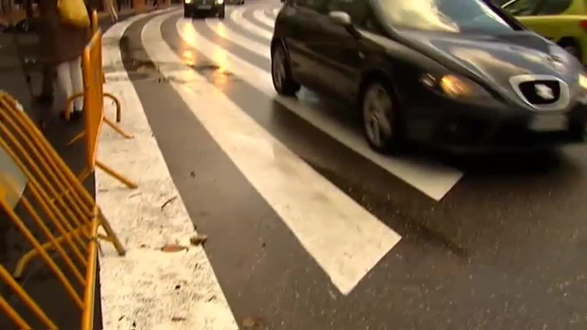 Repintan tres pasos de peatones inútiles en Murcia