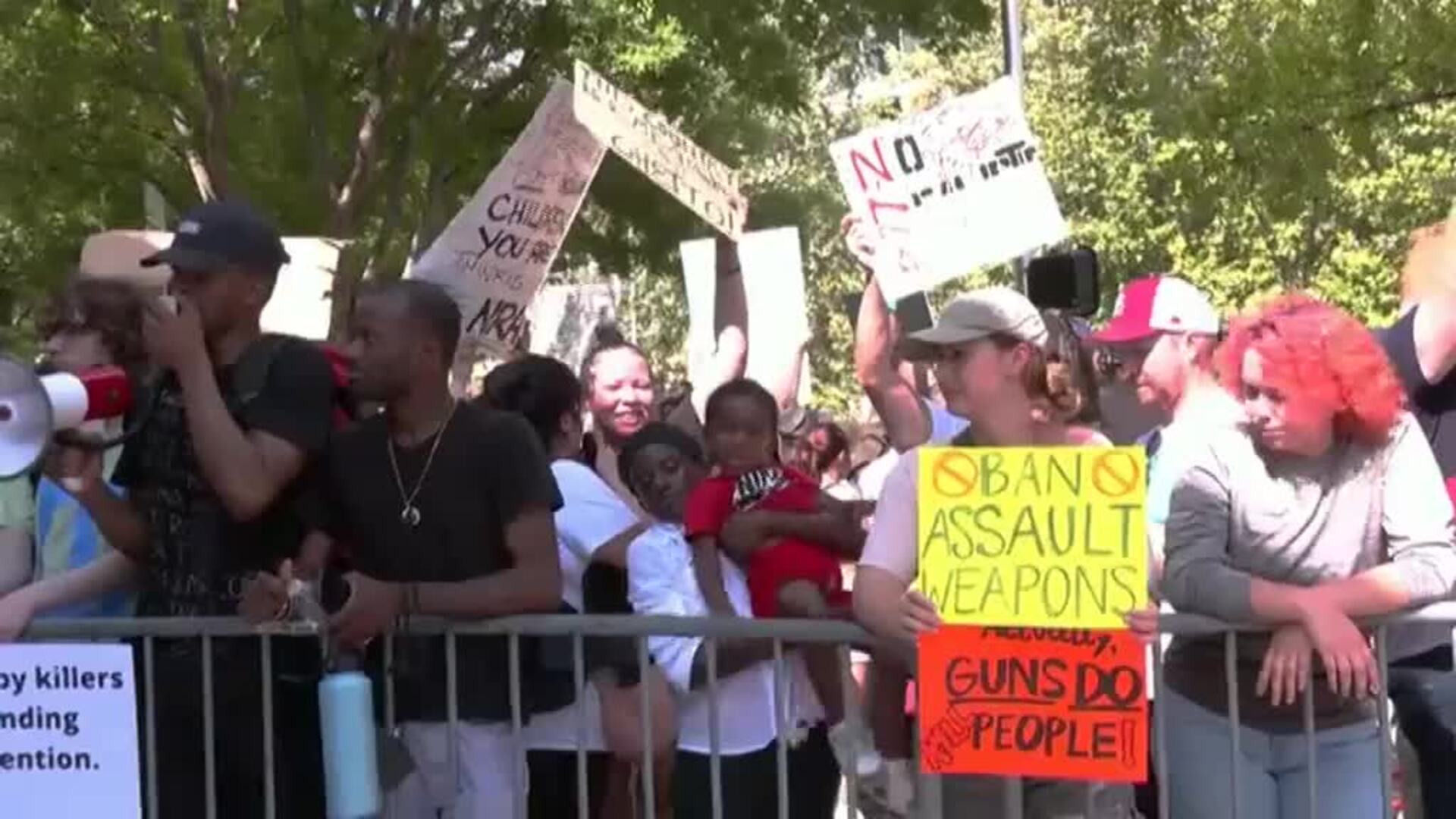 Trump, estrella en la convención de la Asociación Nacional del Rifle