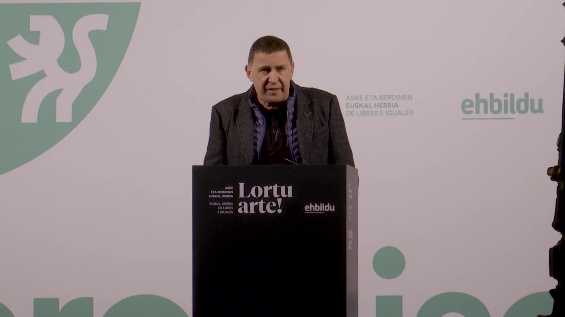 Otegi asegura que &quot;lo difícil no es sacar a Franco del Valle sino expulsar a los franquistas&quot;