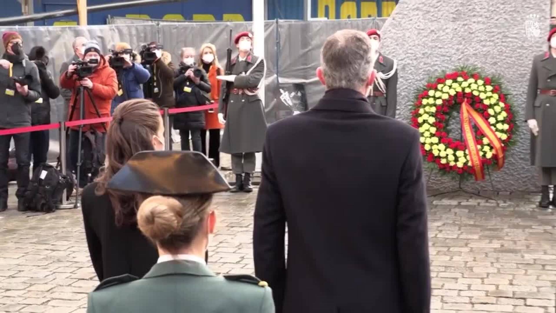 Los Reyes homenajean en Viena a las víctimas del nazismo