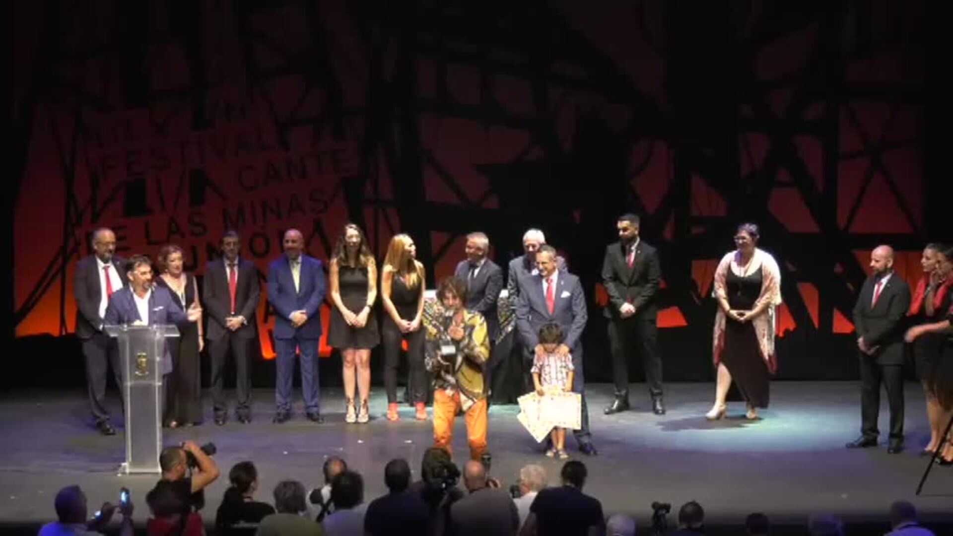 &#039;El Mati&#039; entra en la gloria flamenca tras alzarse con la Lámpara Minera