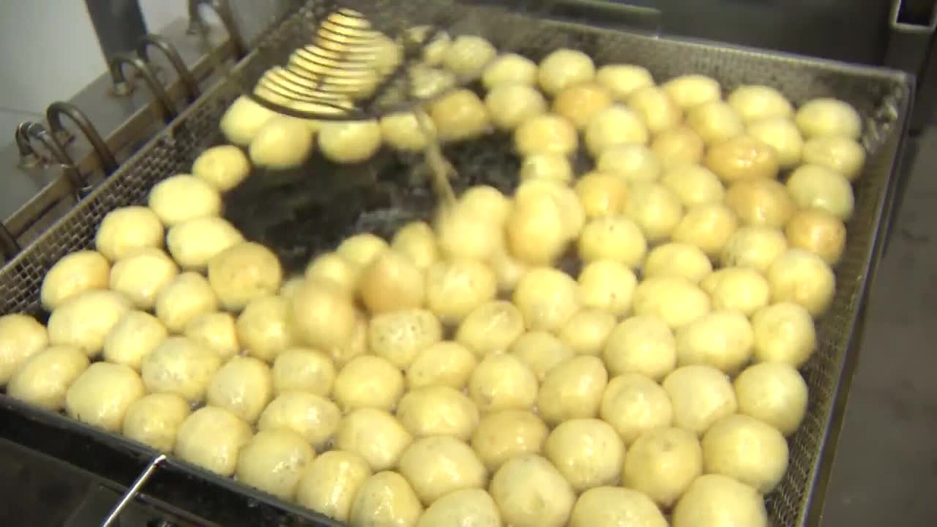 Los buñuelos de múltiples sabores protagonizan las ventas en la pastelería Nunos