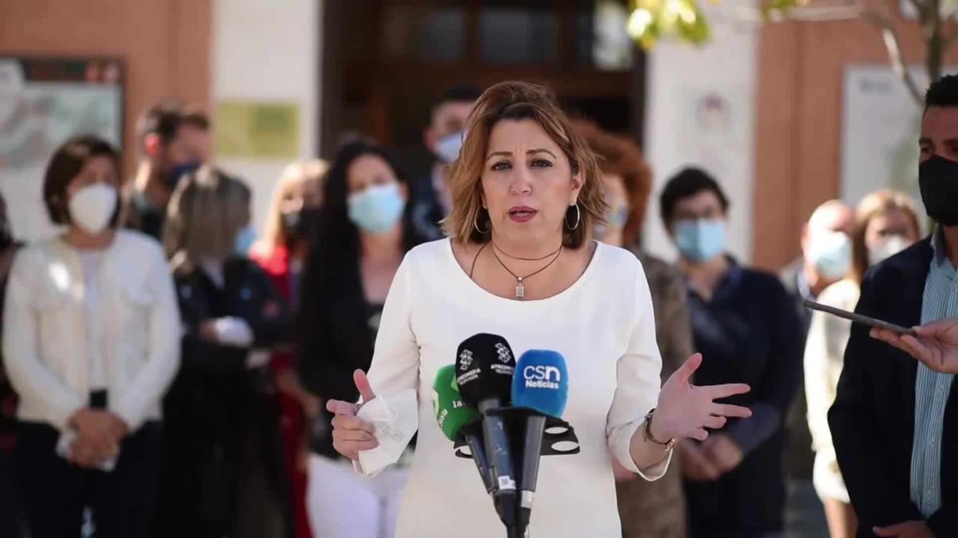 Susana Díaz reclama a la Junta &quot;más apoyo&quot; a los municipios