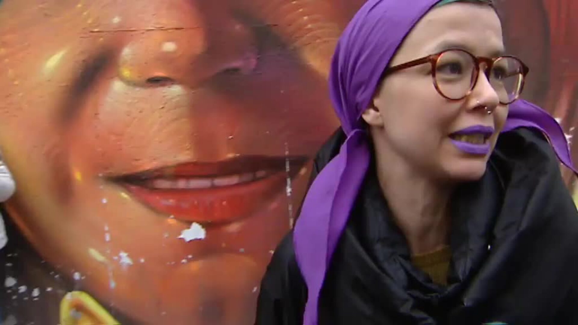 El mes de lucha feminista previo al 8M arranca con una cadena humana en Madrid