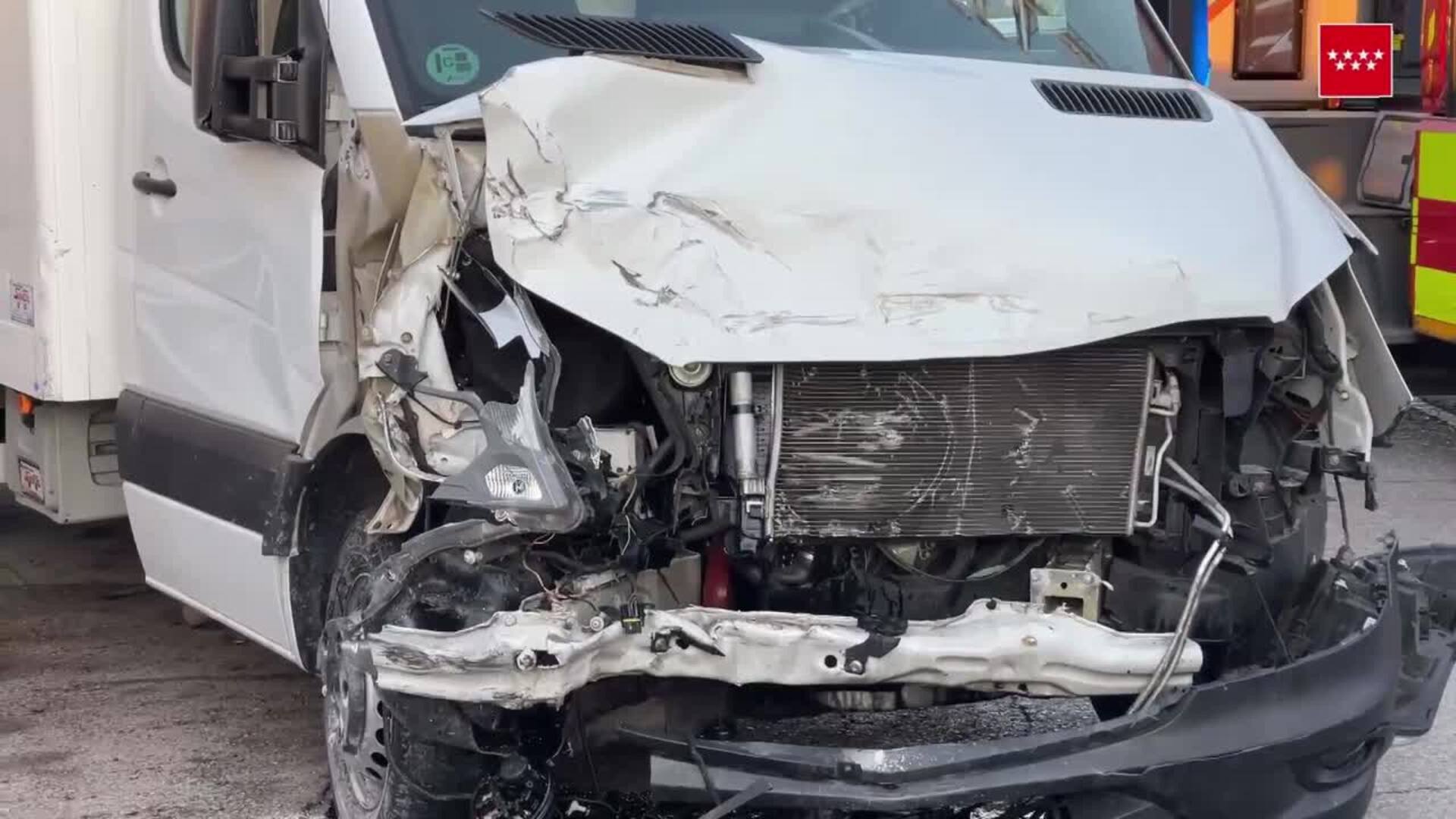 Trasladado al 12 de Octubre el conductor de una furgoneta tras chocar con un camión