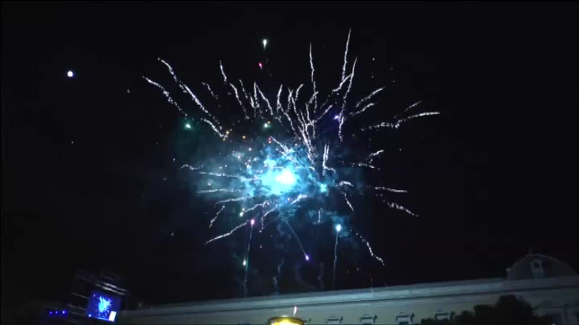 Abascal: &quot;Votar a VOX es echar a Sánchez y a las políticas totalitarias de la izquierda&quot;