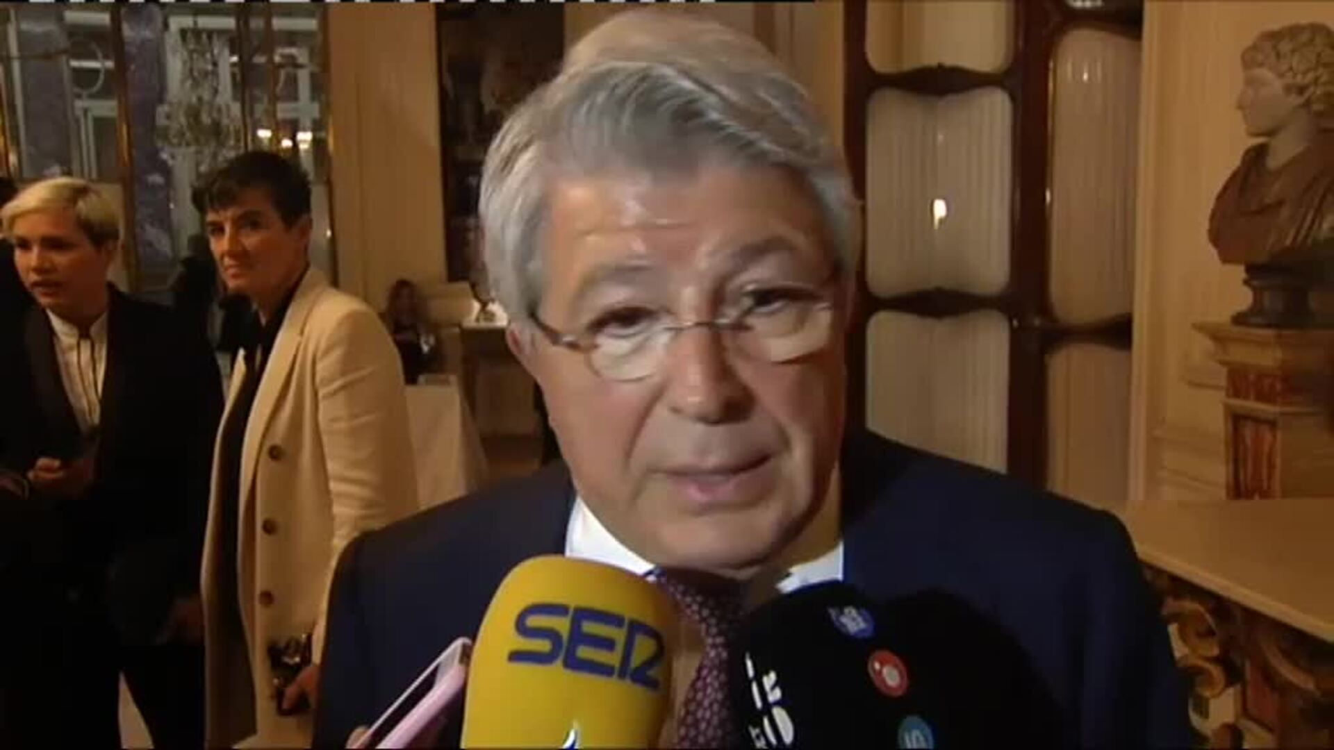 Cerezo dice que no sabe por qué el fútbol femenino está en huelga