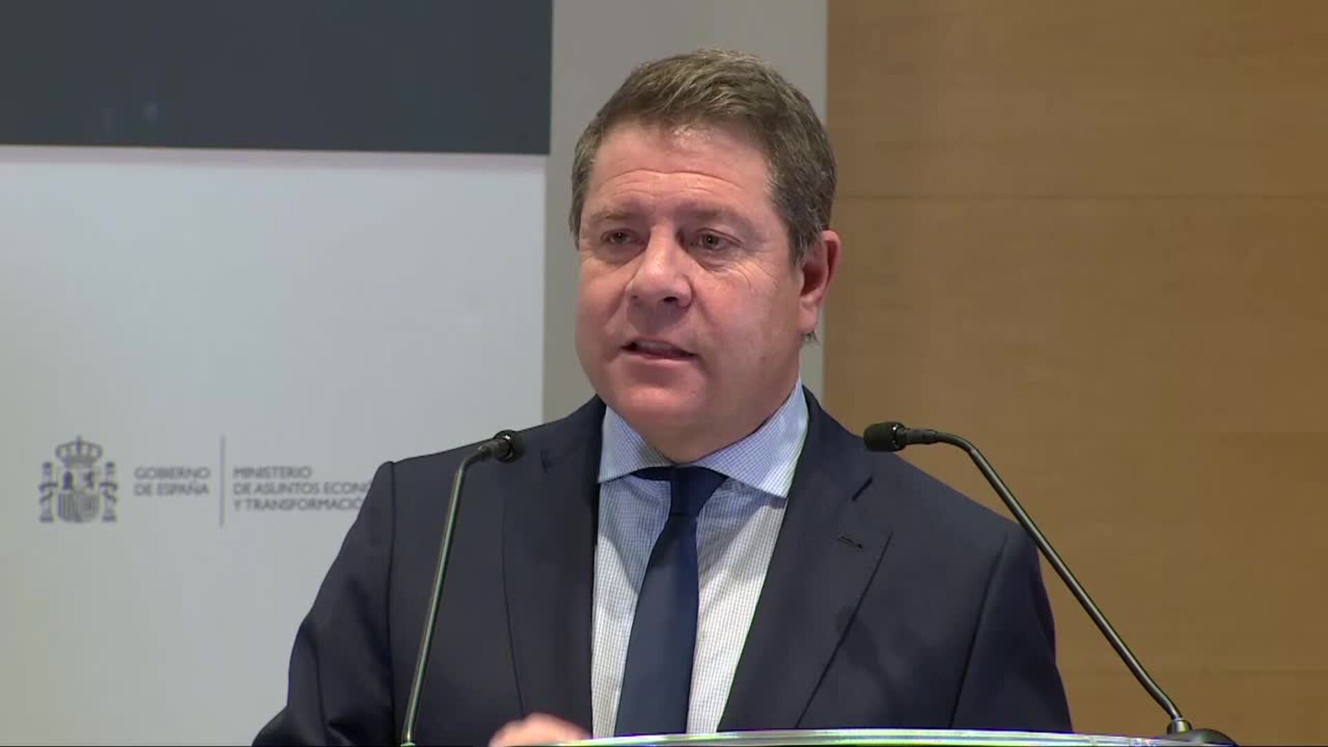 Page cree que la polémica de Garzón quedará en anécdota y le invita a una cárnica de C-LM