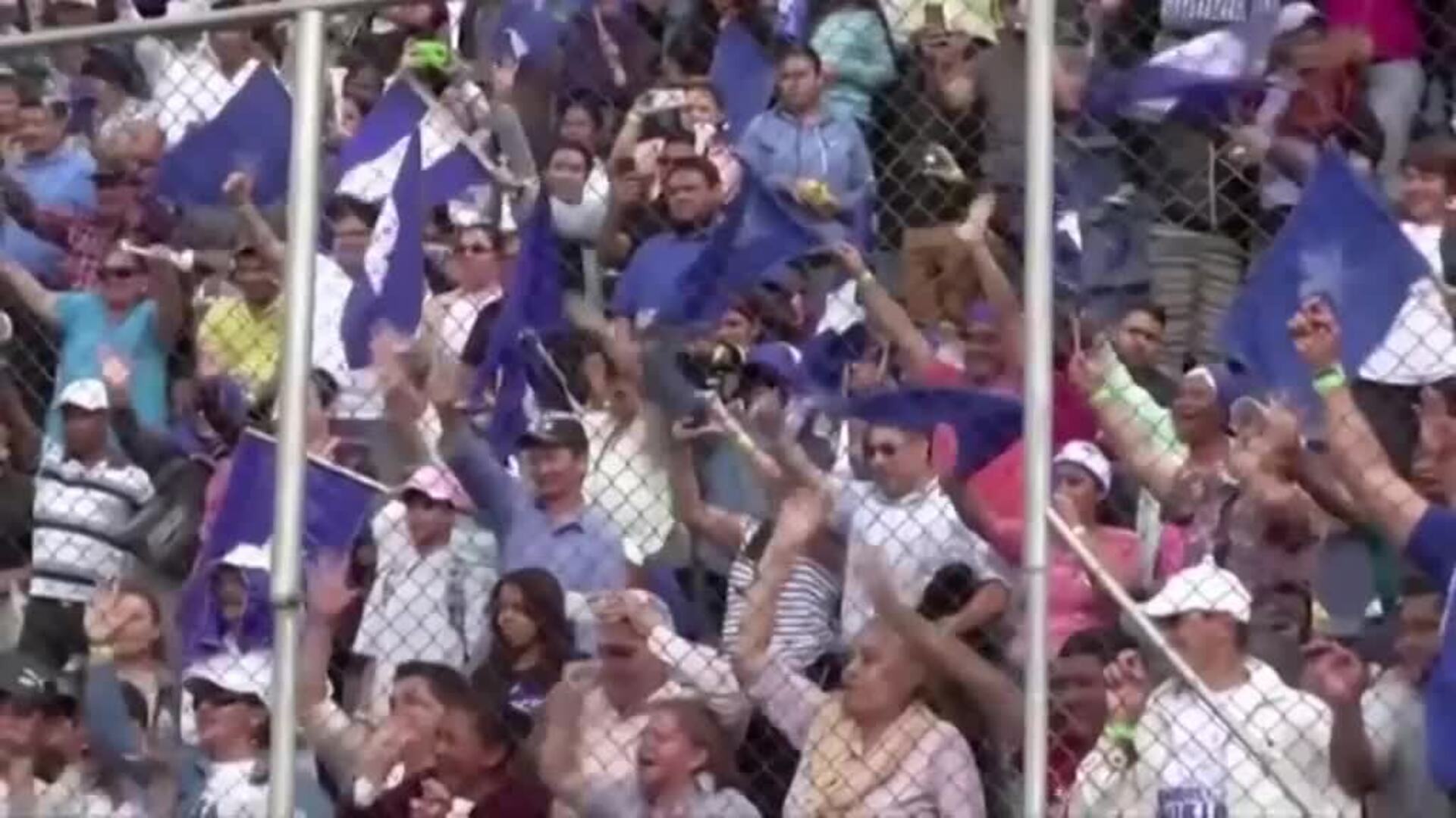 La policía hondureña rodea la casa del expresidente Juan Orlando Hernández