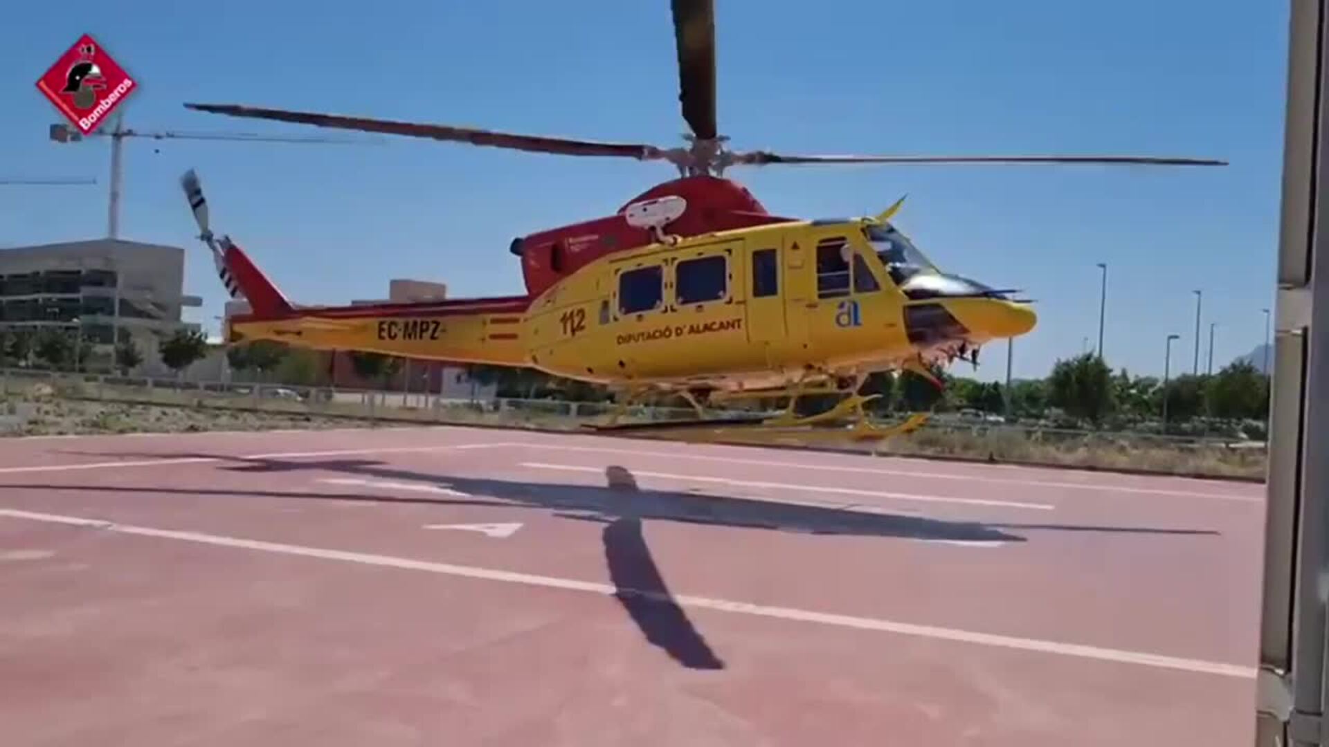 Bomberos rescatan a una menor tras caer cuando escalaba en Finestrat