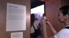 Exposición en San Juan rinde homenaje a las raíces puertorriqueñas de Bad Bunny
