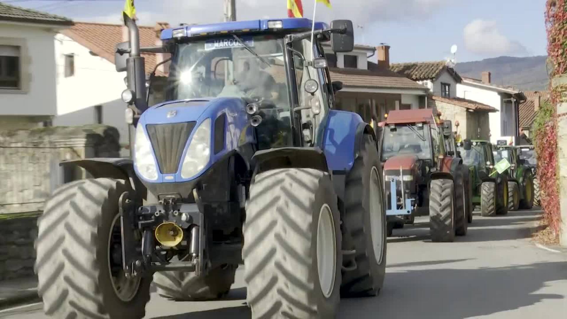 Tractorada de ganaderos cántabros para protestar por el precio de la leche
