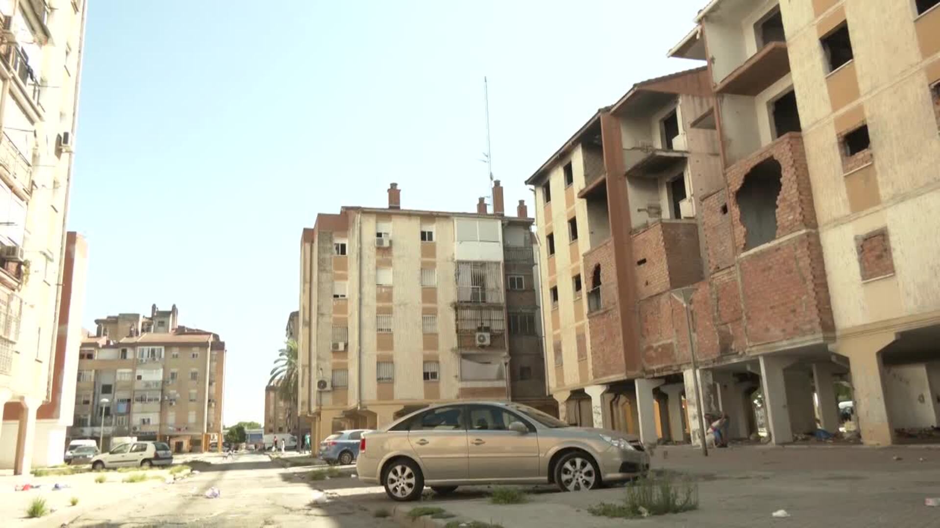 Caixabank y Fundación &#039;la Caixa&#039; reparten 3.000 pares de zapatos a familias vulnerables de Sevilla