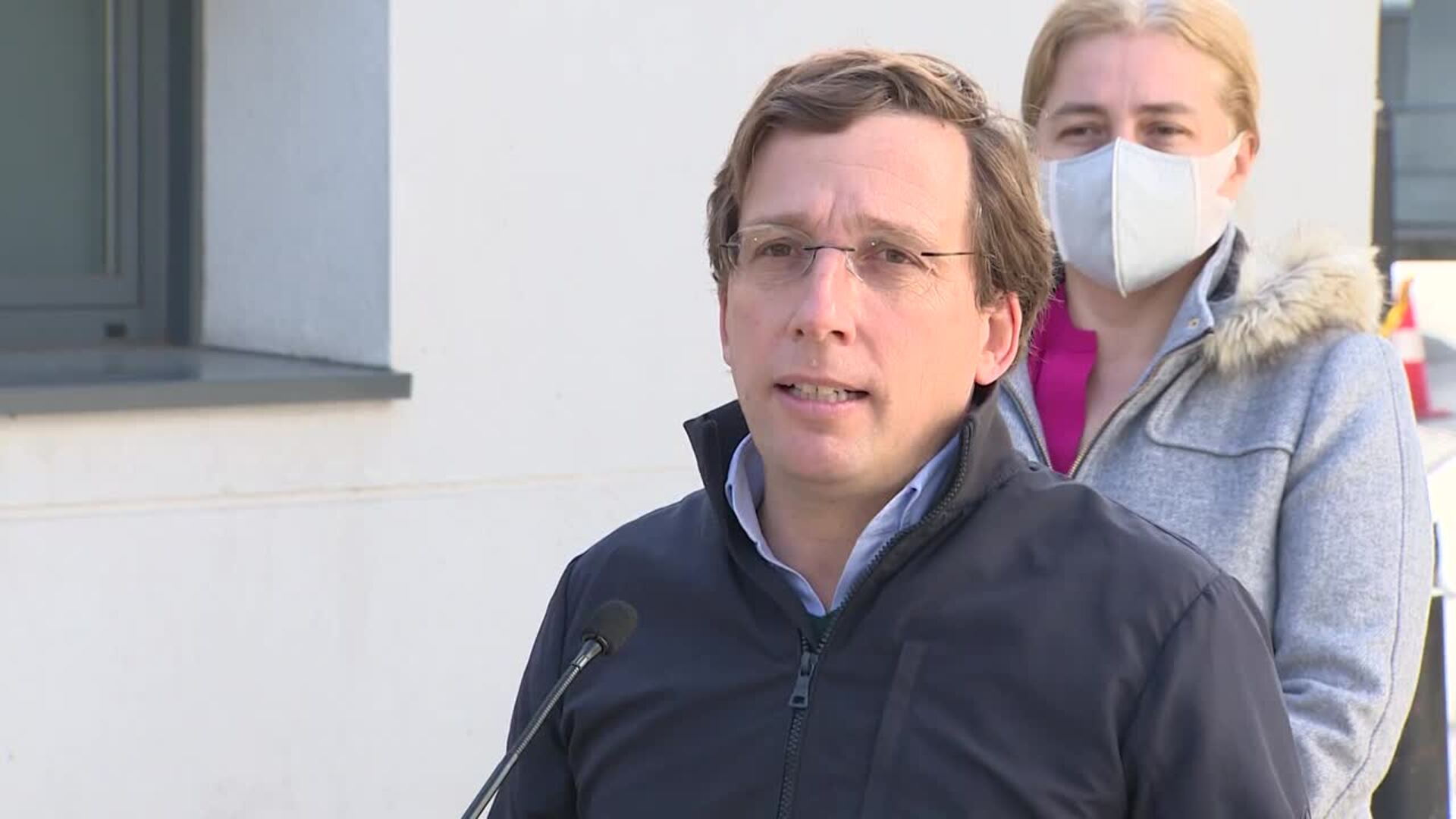 Almeida acusa a Illa de &quot;enredar&quot; a los ciudadanos&quot; de Madrid