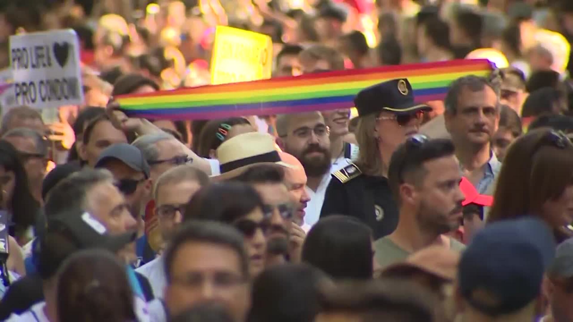 Famosos e influencers apoyan la causa LGTBI a través de Instagram