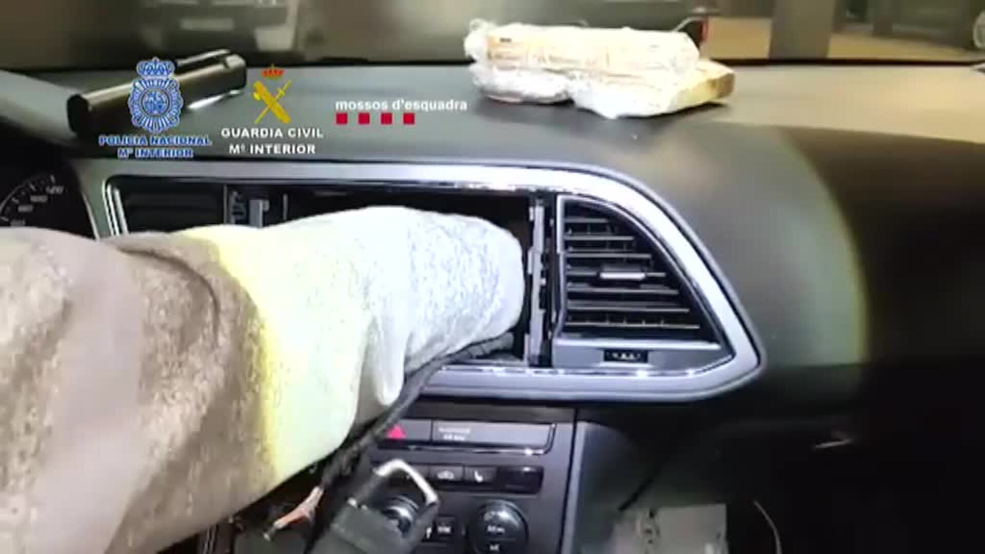 Cae una banda en Barcelona dedicada al tráfico de marihuana desde un taller mecánico