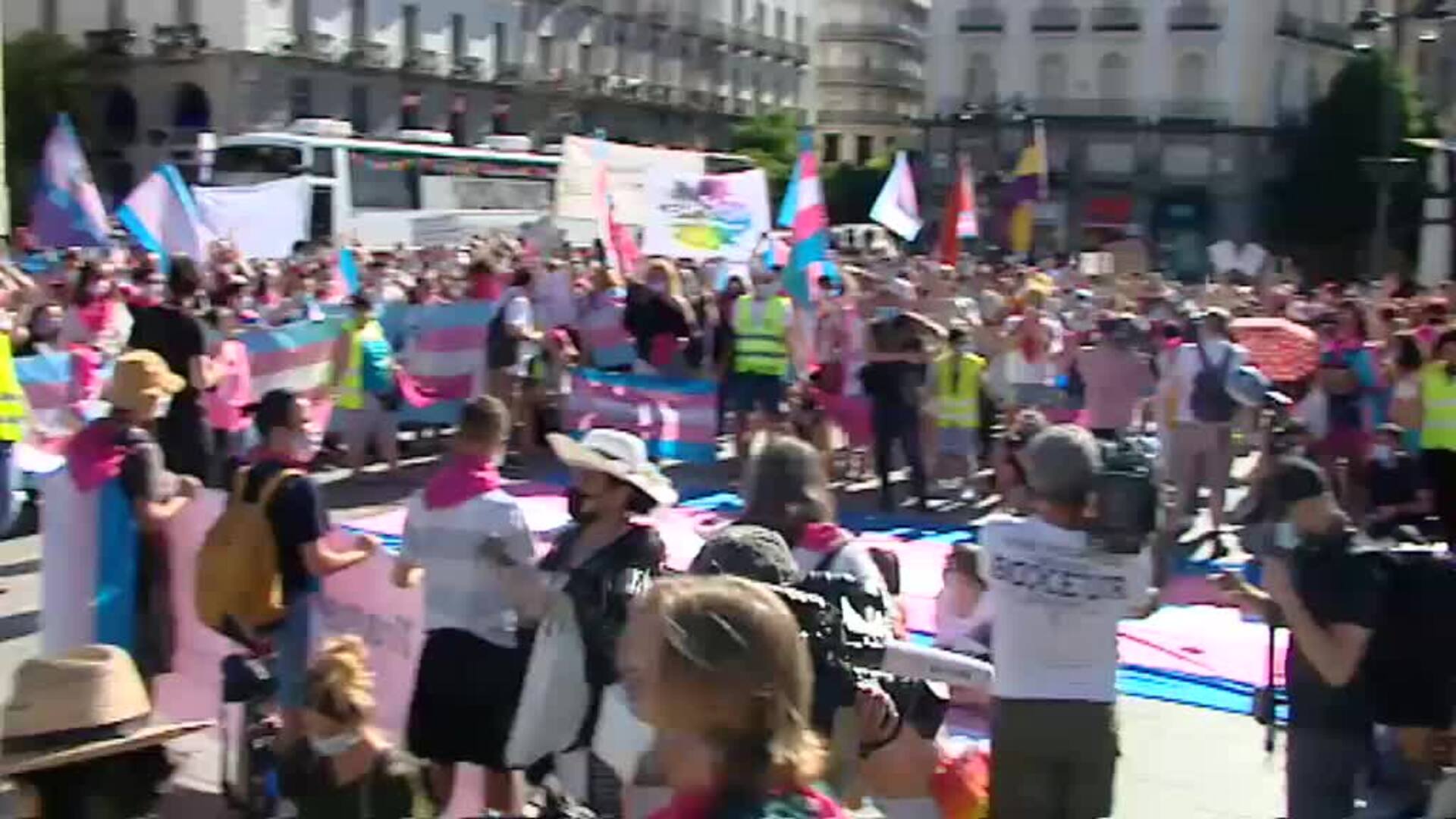 Multitudinaria manifestación en Madrid en defensa de los derechos de las personas transexuales