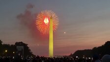 Los fuegos artificiales iluminan el cielo de Washington en el Día de la Independencia