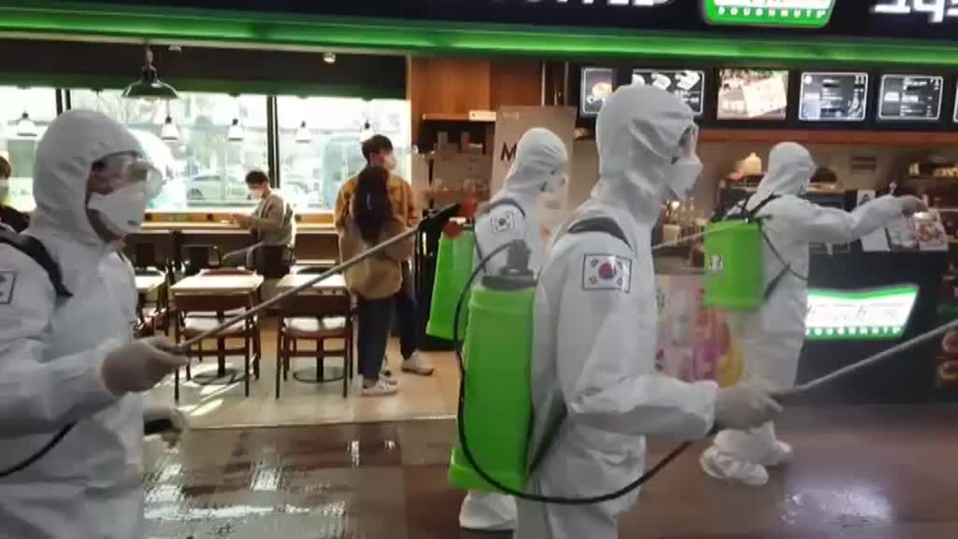 Corea del Sur moviliza al Ejército para desinfectar el aeropuerto de Daegu