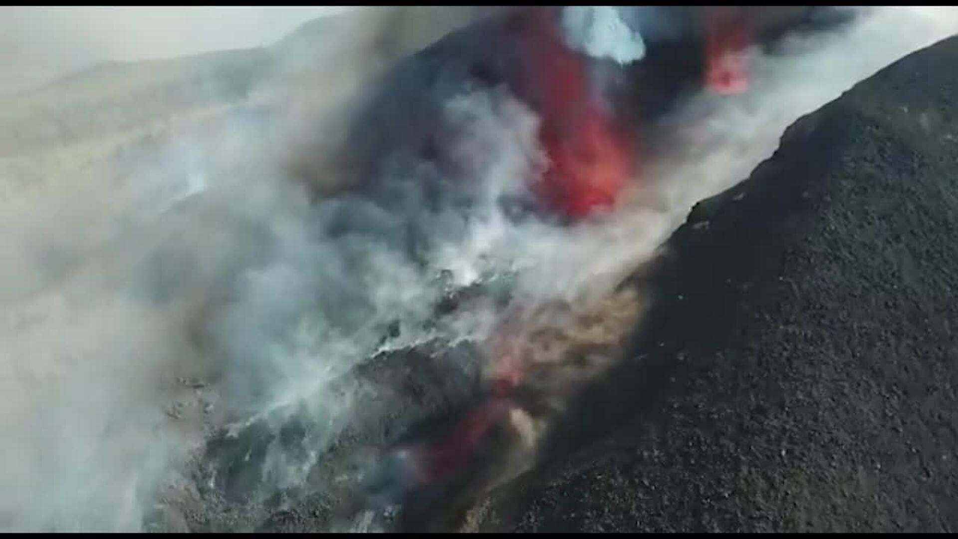 La nueva colada de lava en La Palma es más fluida y más rápida