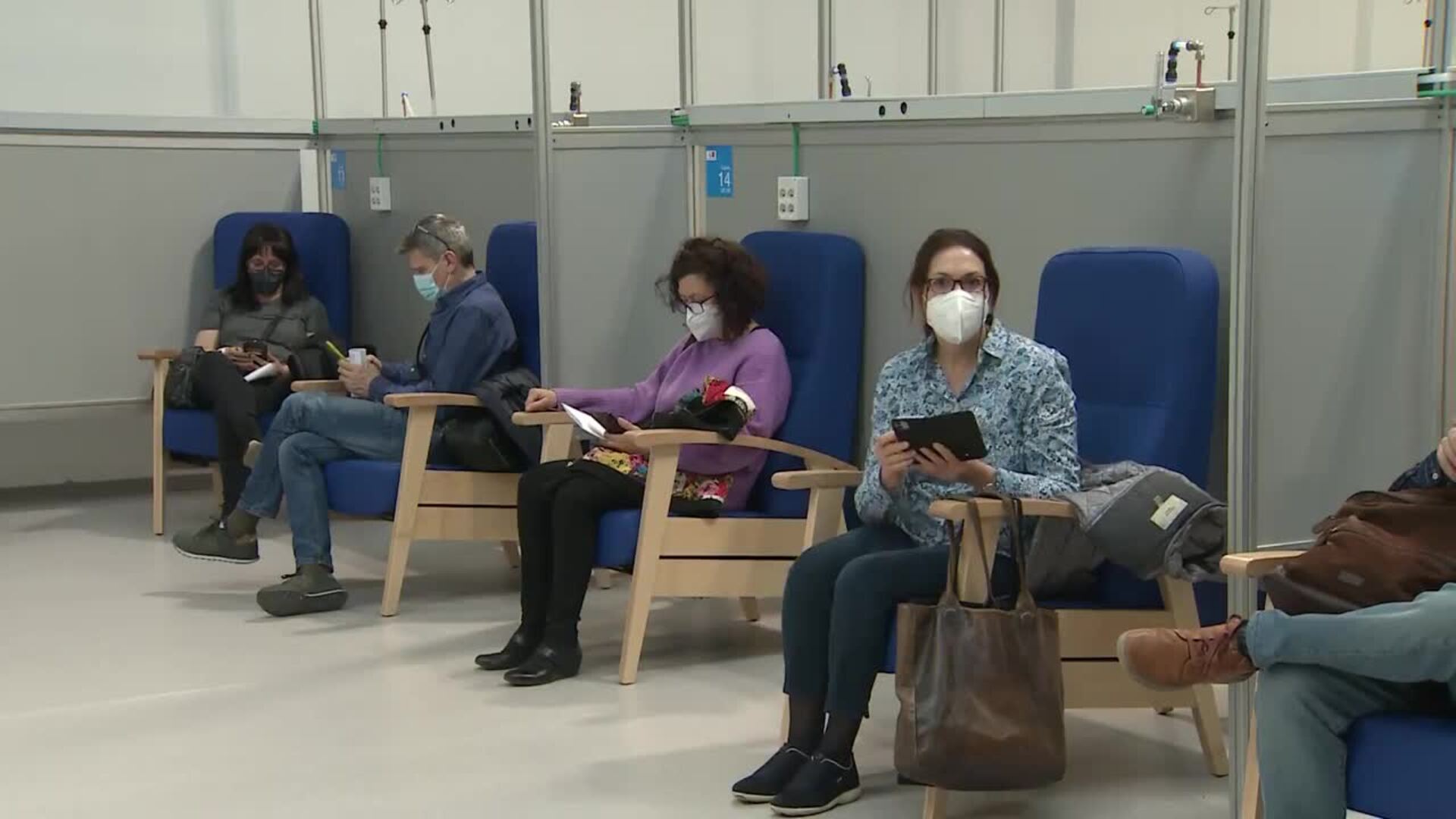 El Hospital Isabel Zendal reanuda la vacunación con AstraZeneca a profesionales