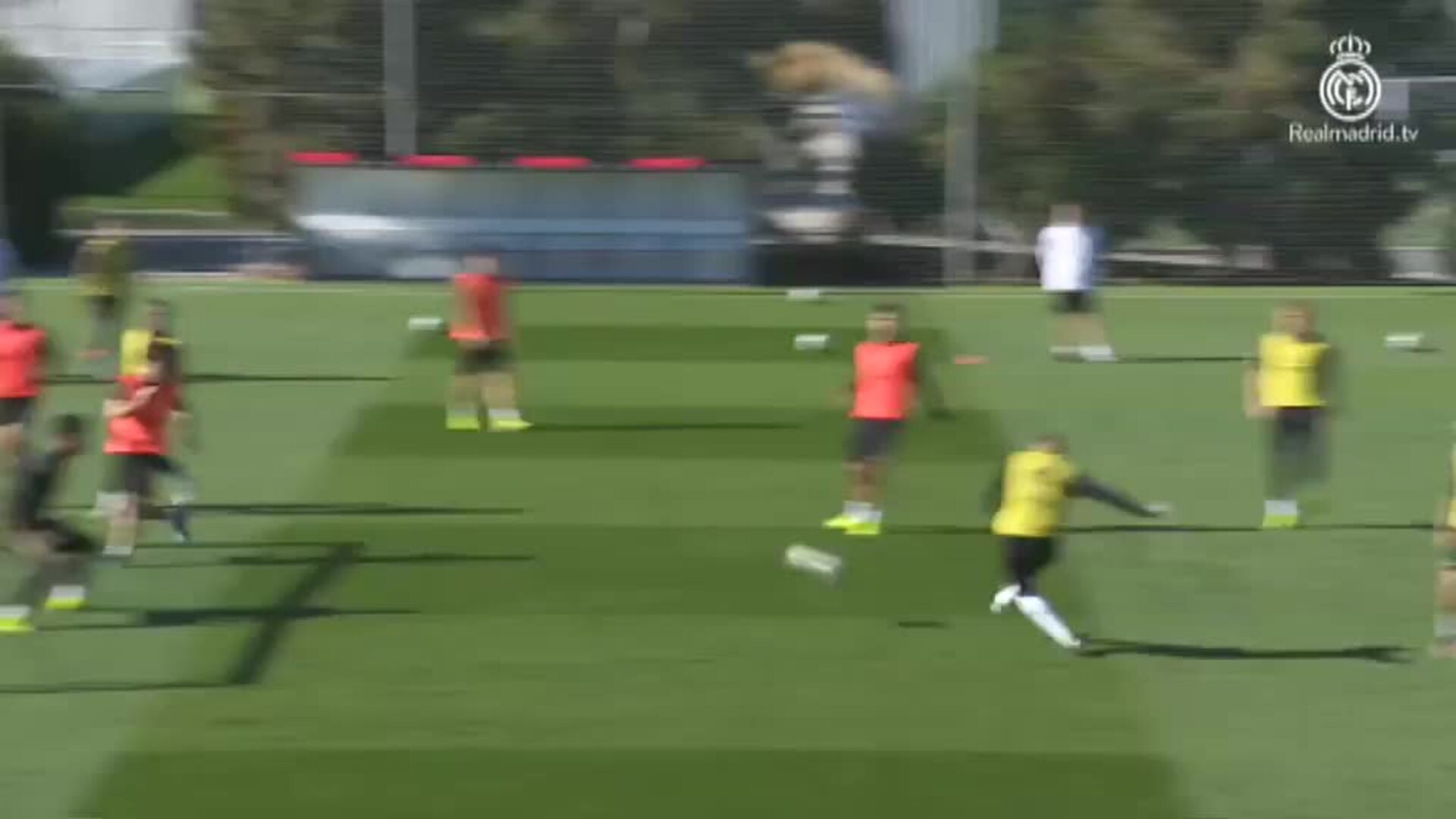 El Real Madrid se entrena sin sus internacionales