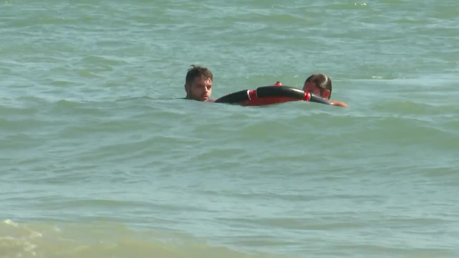 Cruz Roja prueba el primer salvavidas a control remoto del mundo