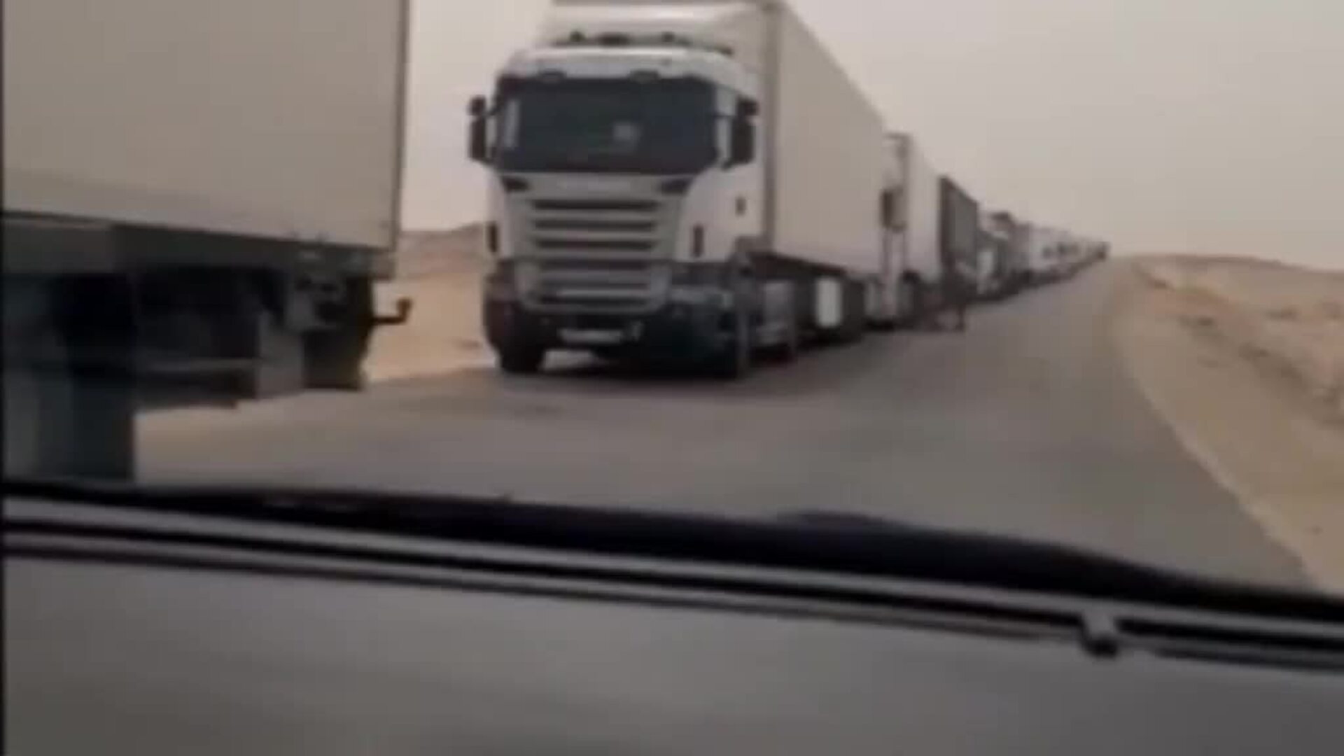 Activistas saharauis bloquean el paso del Guerguerat, principal carretera de conexión con Mauritania