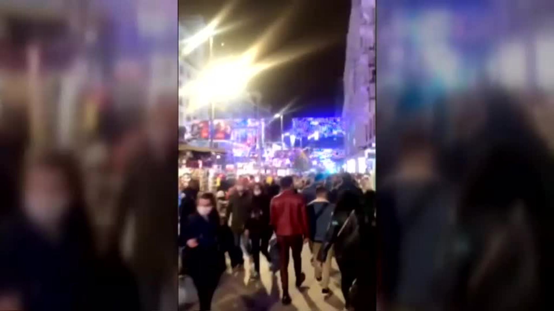 Aglomeraciones de gente en las calles de Madrid y Barcelona