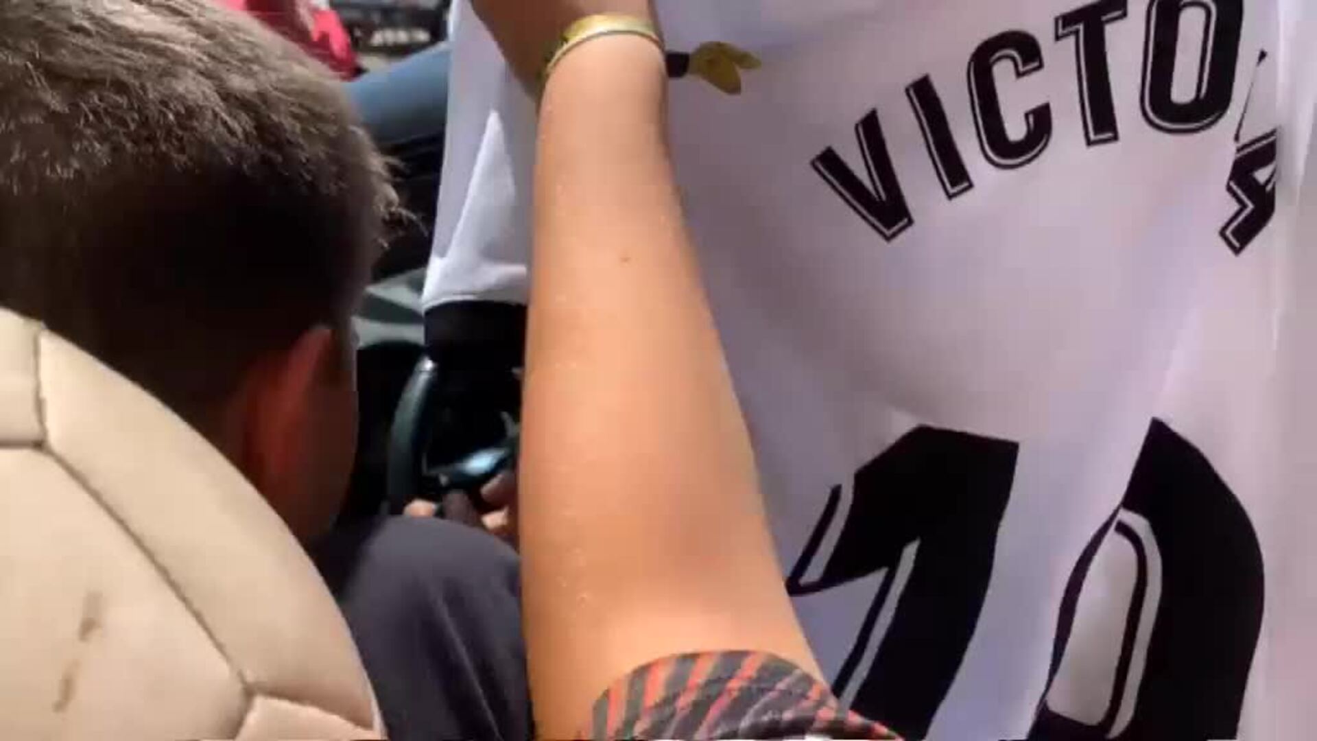 La afición valencianista pide a Rodrigo que se quede