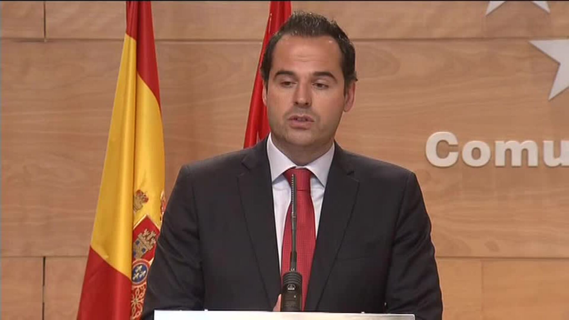 Aguado alerta de que la llegada masiva de turistas a Barajas puede llevar &quot;al punto de partida de febrero&quot;