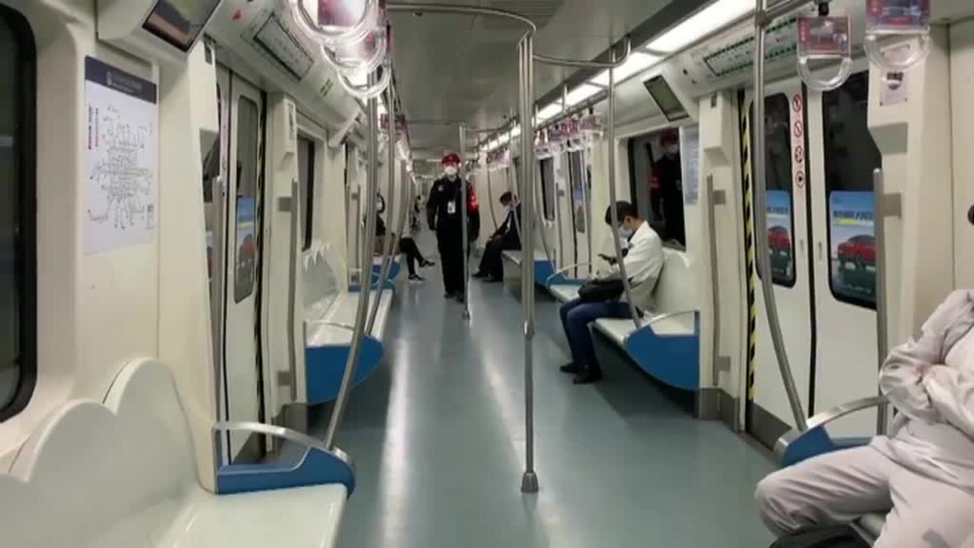 Pekín cierra el transporte público para frenar la propagación de covid-19