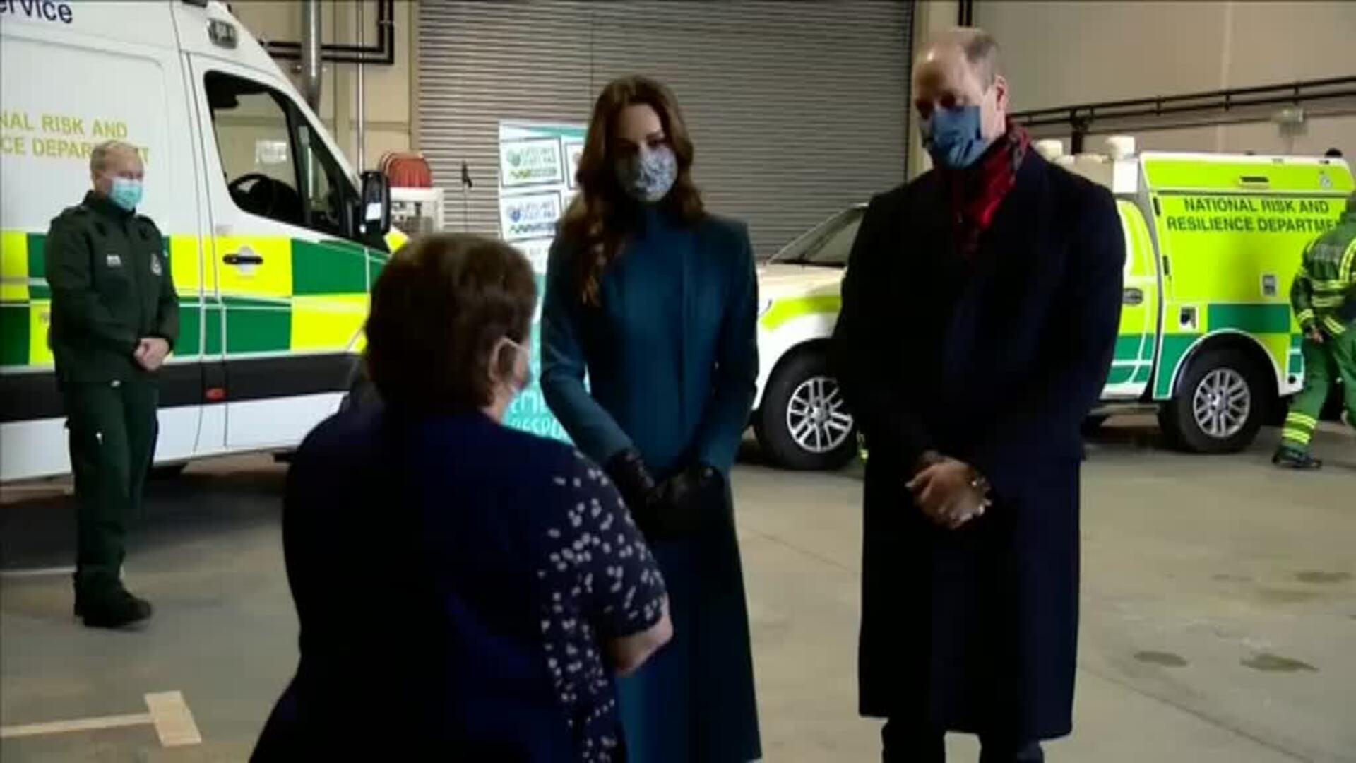 Los duques de Cambridge inician su gira real para agradecer el trabajo de sanitarios