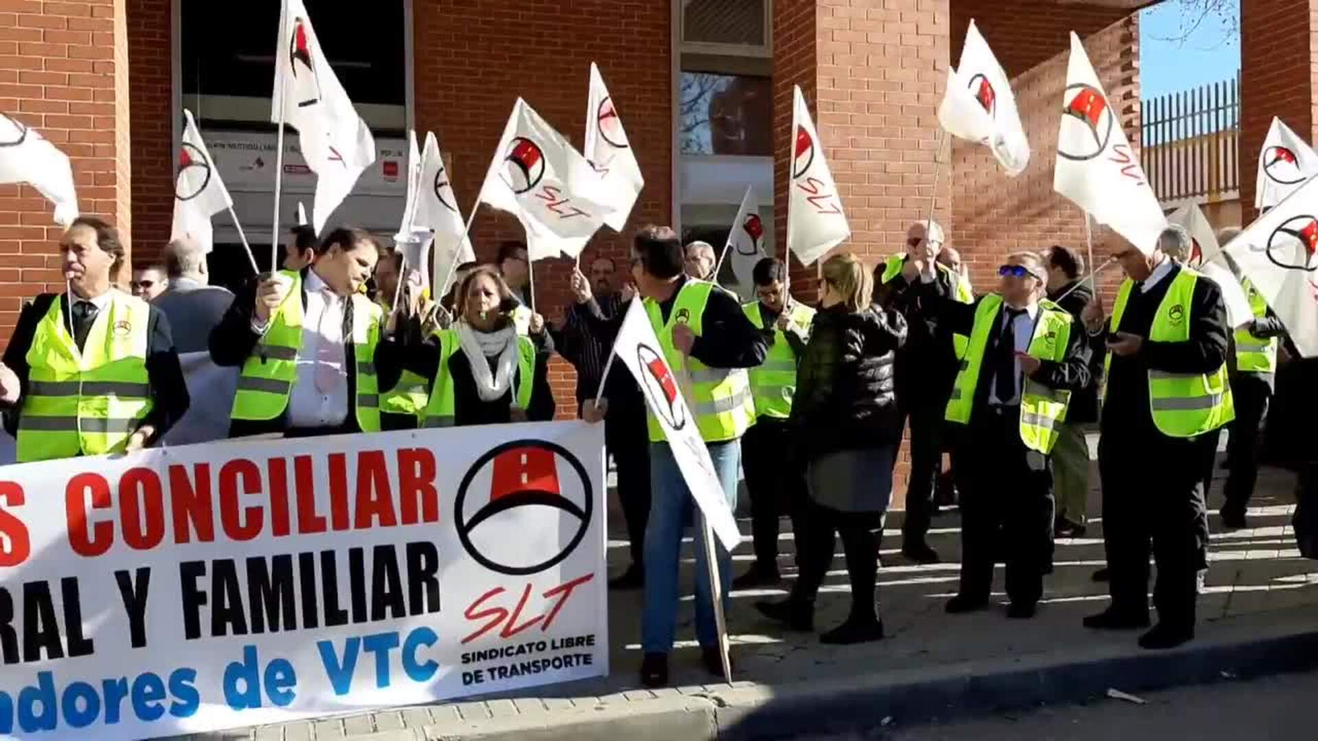 Trabajadores de VTC se concentran para exigir un convenio propio