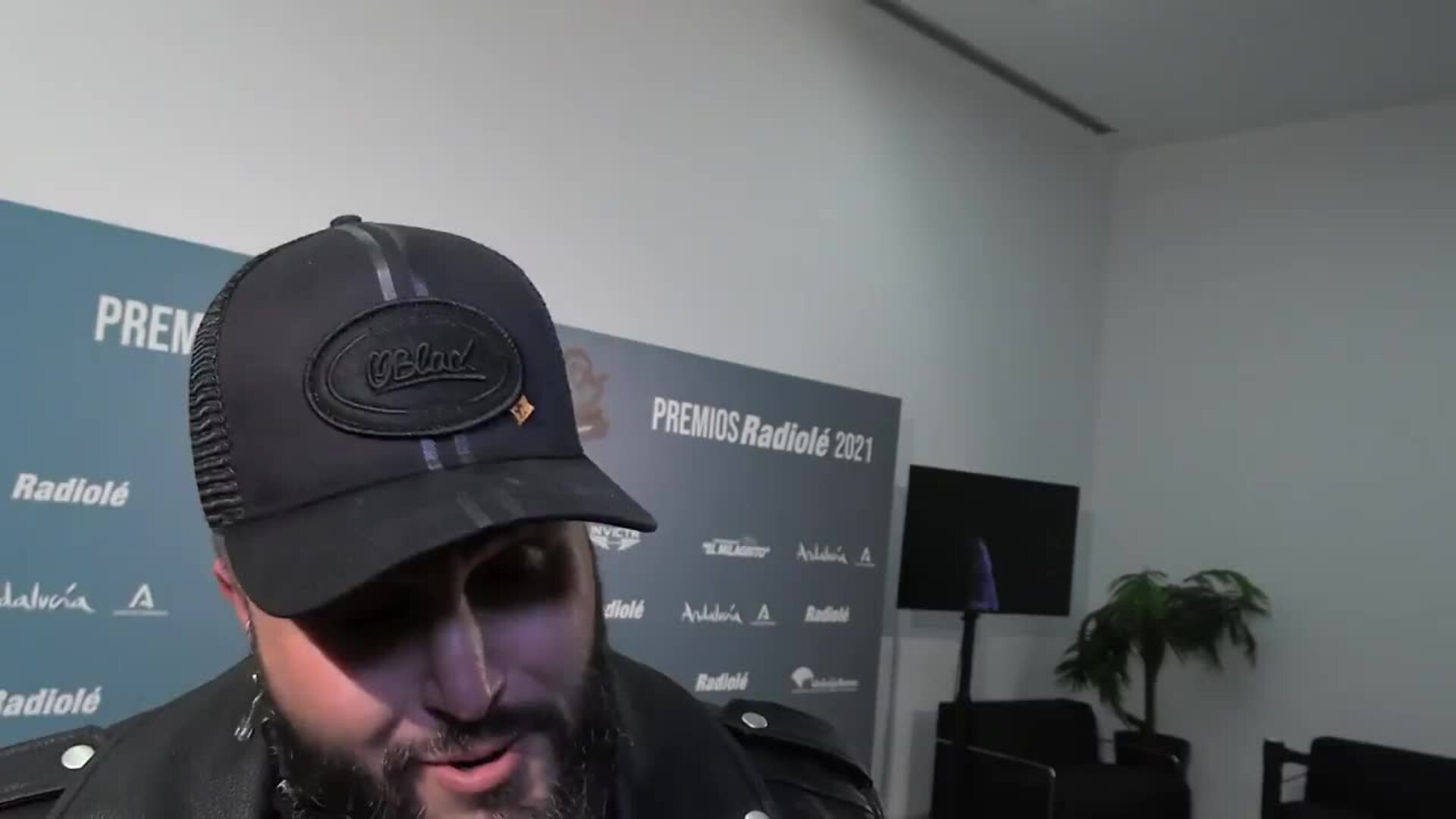 Kiko Rivera recibe su primer Premio de manos de Radiolé